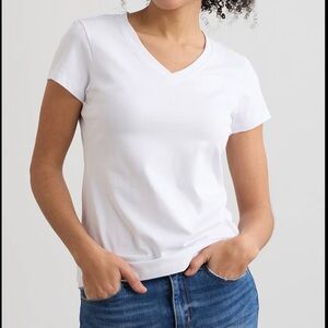 UniQlo Women’s White V-Neck T-Shirt Soft & Stretchy    Size: Medium